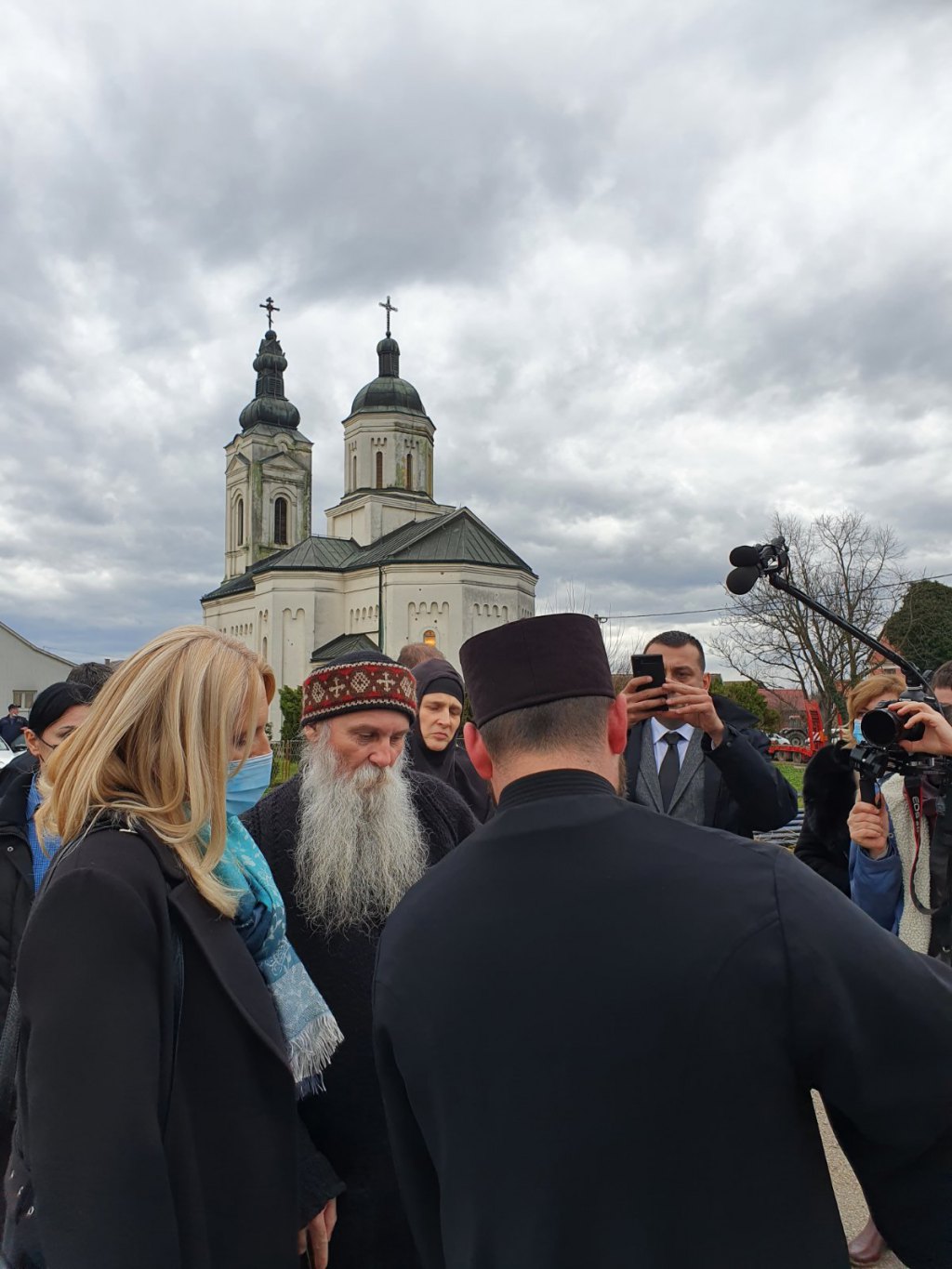 Жељка Цвијановић у посјети манастиру Јасеновац