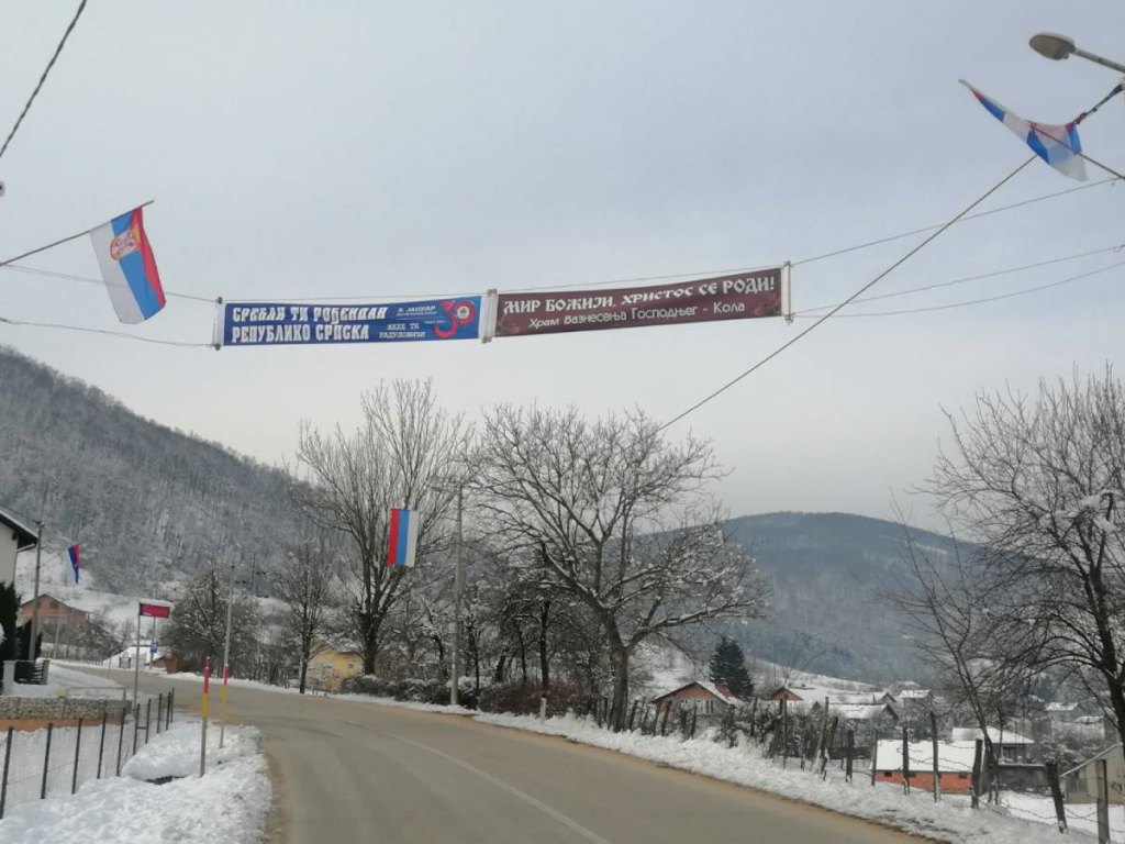 Заставе поводом Дана Републике, Кола