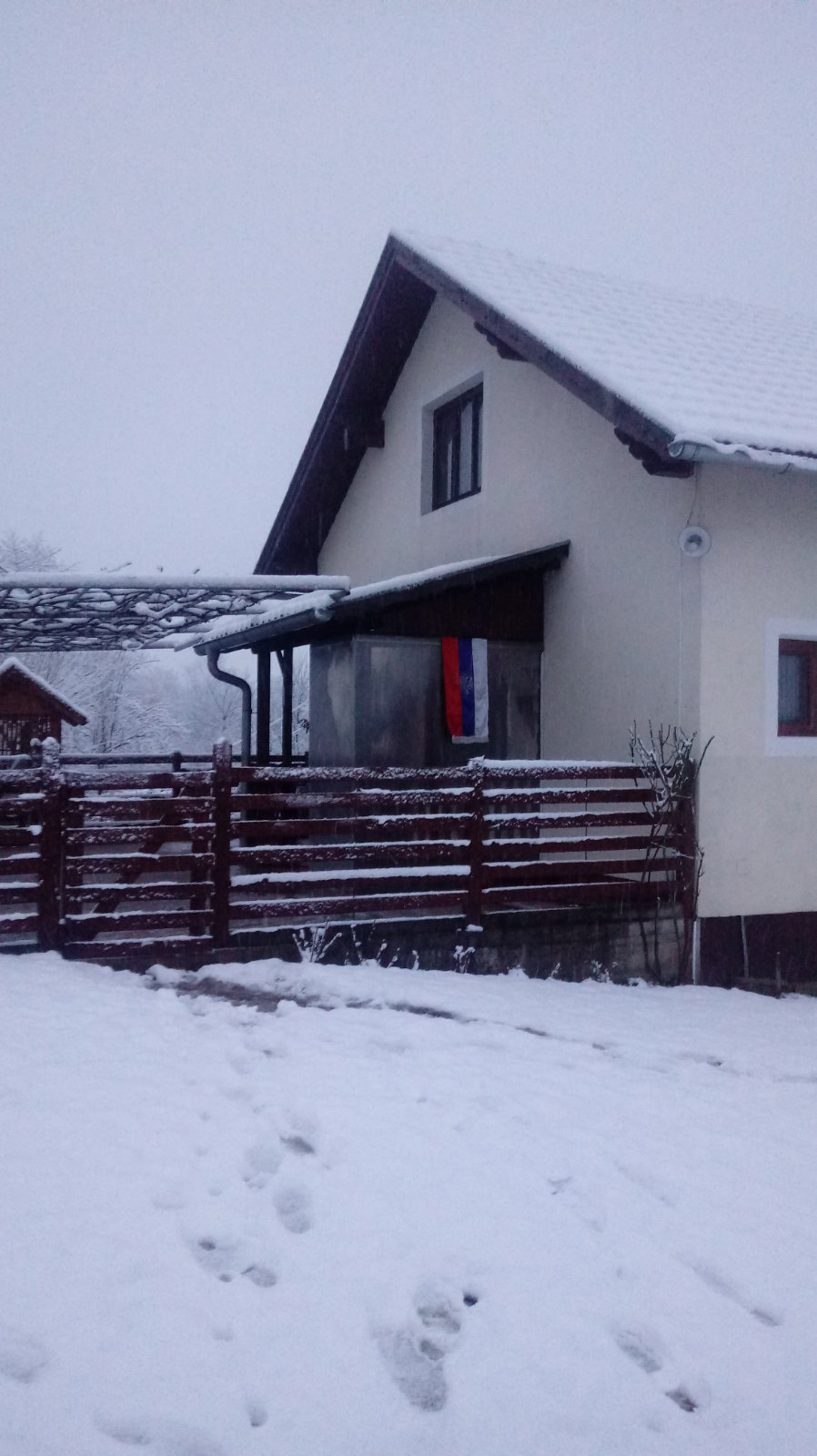 Заставе поводом Дана Републике Српске, Љубатовци, Лакташи