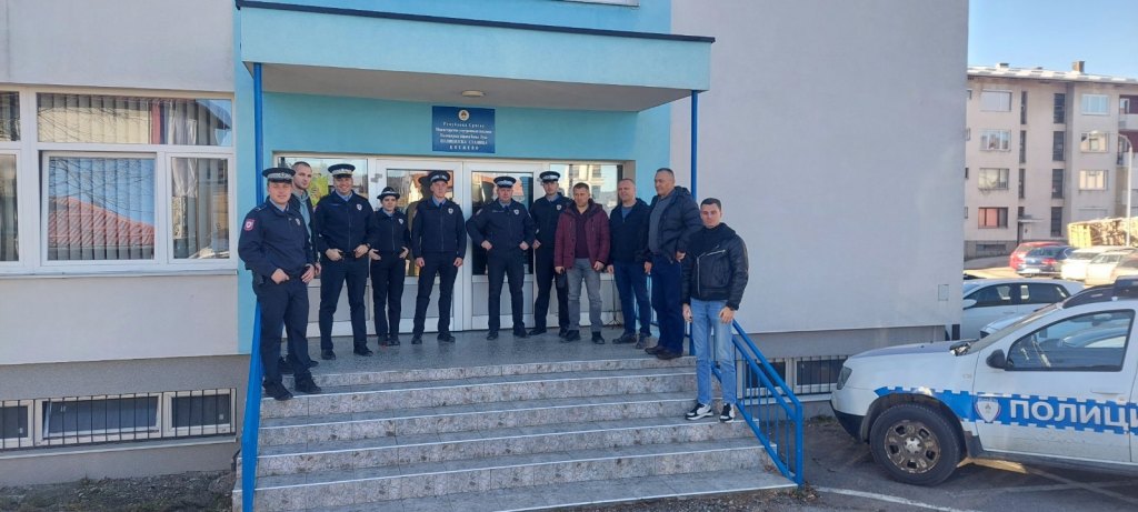 Припадници полиције Републике Српске зауставили возила и упалили ротације у знак сјећања на колегу Раденка Башића