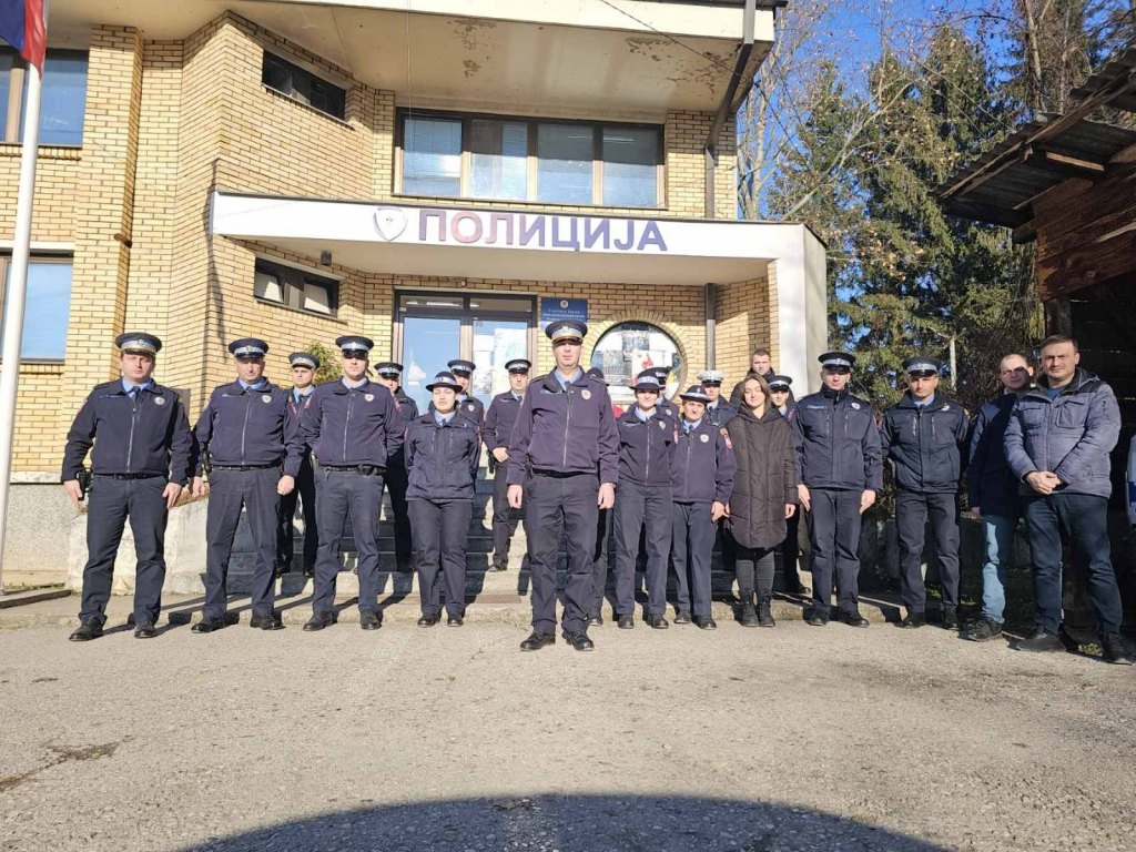 Припадници полиције Републике Српске зауставили возила и упалили ротације у знак сјећања на колегу Раденка Башића