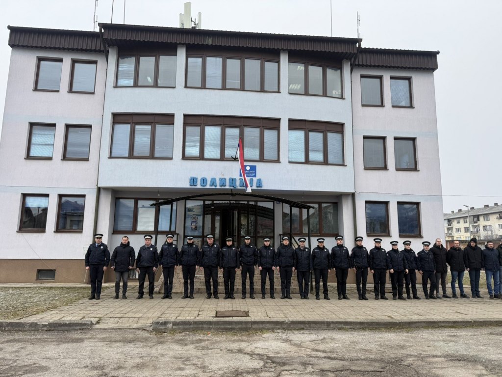 Припадници полиције Републике Српске зауставили возила и упалили ротације у знак сјећања на колегу Раденка Башића
