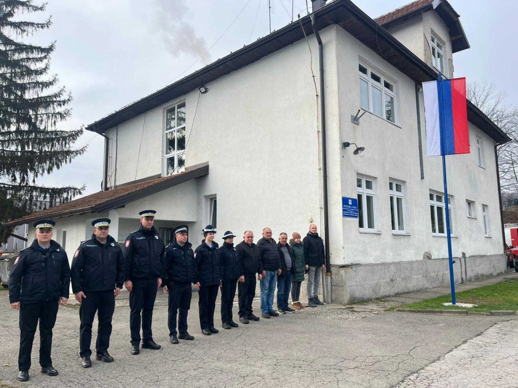 Припадници полиције Републике Српске зауставили возила и упалили ротације у знак сјећања на колегу Раденка Башића