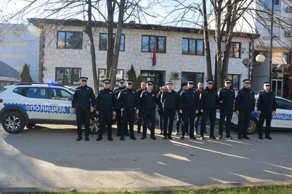 Припадници полиције Републике Српске зауставили возила и упалили ротације у знак сјећања на колегу Раденка Башића