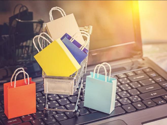 Интернет куповина (фото:Shutterstock) Интернет куповина (фото:Shutterstock) -