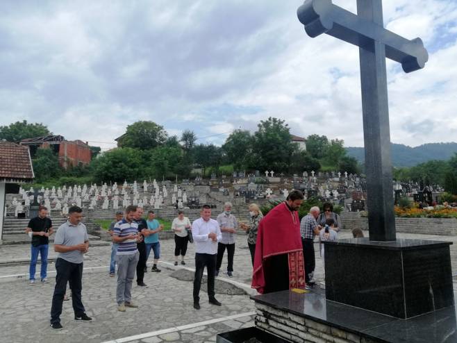 Централни Спомен-крст на градском гробљу у Братунцу - Фото: СРНА