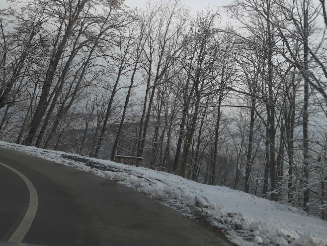 Снијег на коловозу Снијег на коловозу - Фото: РТРС