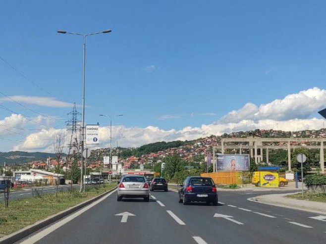 У градским срединама и на појединим прелазима појачан саобраћај