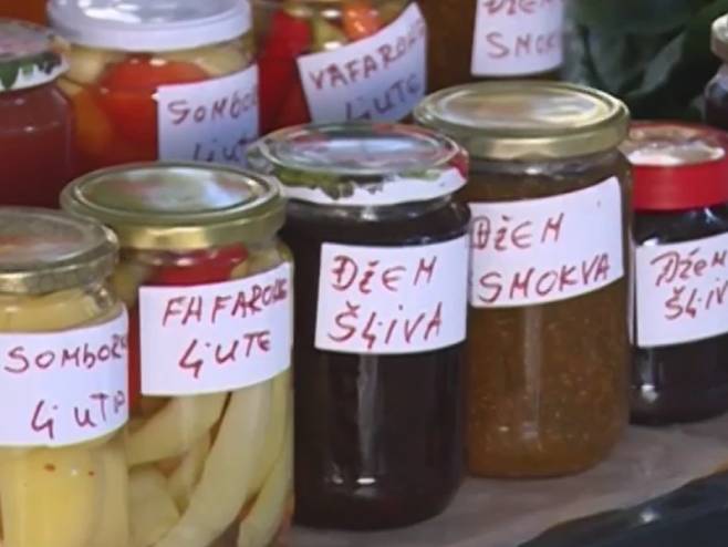 Вриједне Семберке припремиле квалитетну зимницу упркос високим цијенама и искушењима (ВИДЕО)