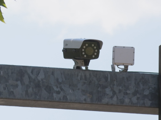 Возио "астон мартин" 243 километра на час код Сурчина