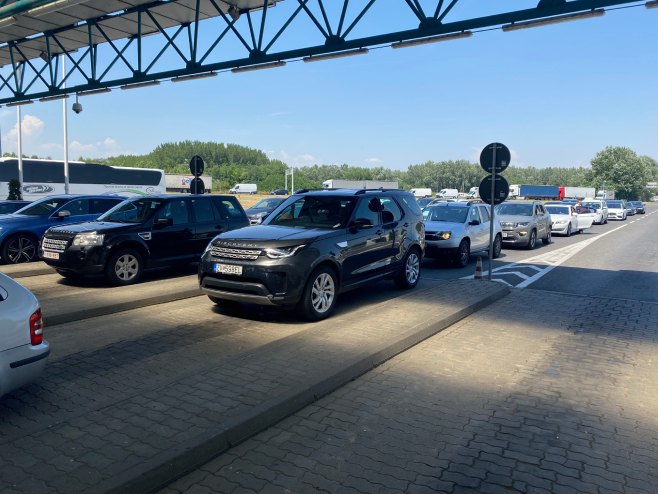 Кинез ухапшен када је на граници покушао да подмити полицију