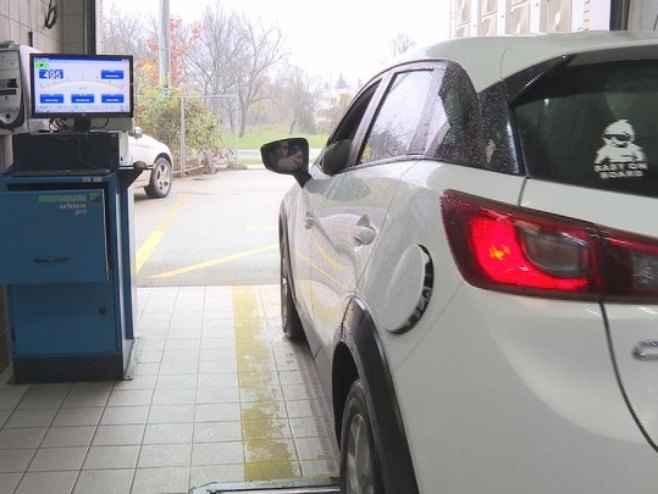 Регистрација аута - Фото: РТРС