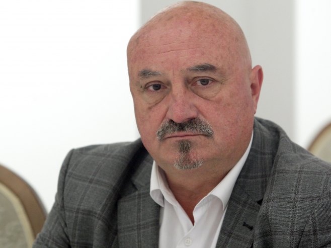 Петронијевић: Не постоји право које Караџићу у затвору није прекршено