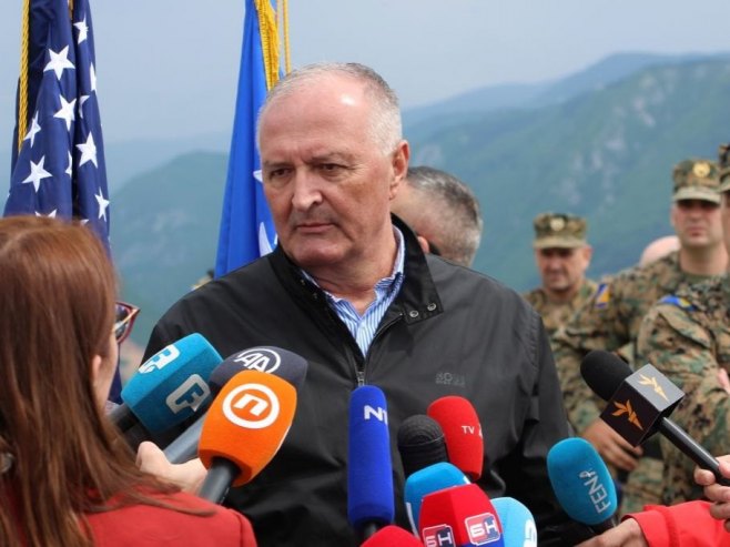 Зукан Хелез (Фото: Министарство одбране у Савјету министара) Зукан Хелез (Фото: Министарство одбране у Савјету министара) -