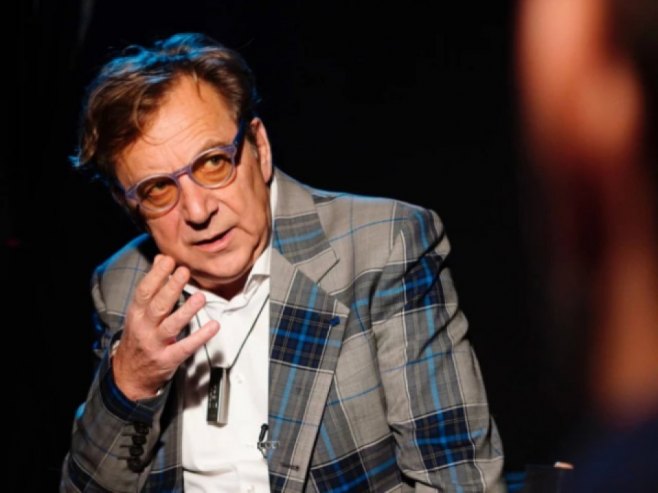 Позоришно вече са Тихомиром Станићем привукло бројну публику у Козарској Дубици