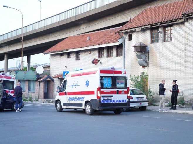 Возило хитне помоћи (фото: TANJUG/ NEMANJA JOVANOVIĆ/ nr) - 