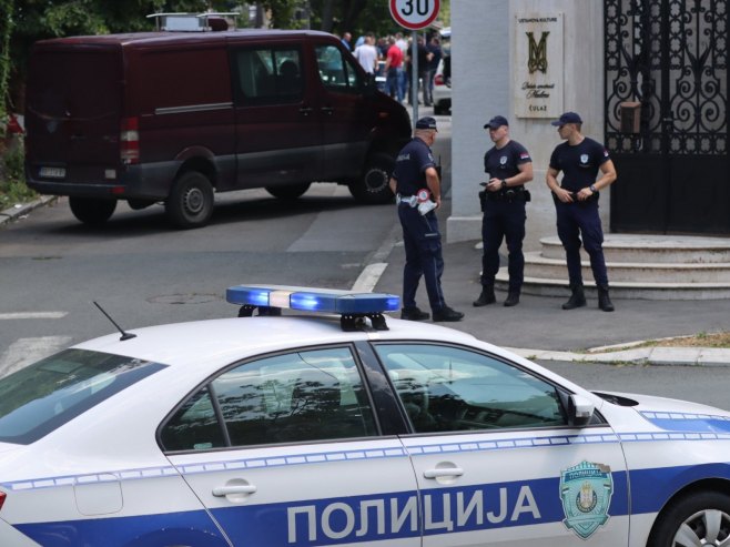 Београд: Аутобус ударио у два таксија, повријеђено пет особа