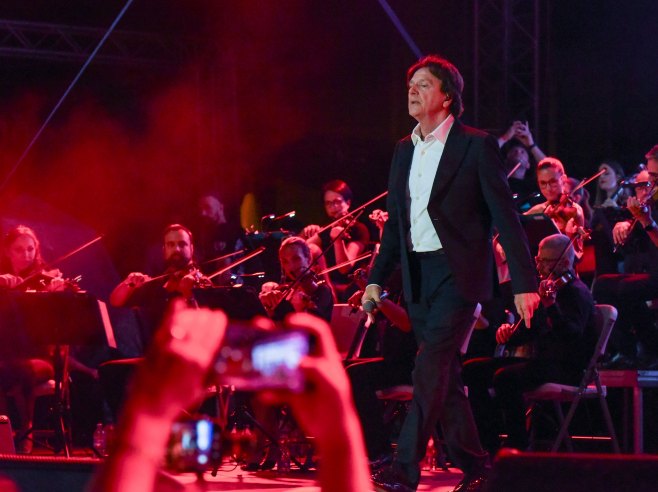 Здравко Чолић (фото: TANJUG/ NEBOJŠA RAUS/ bg) Здравко Чолић (фото: TANJUG/ NEBOJŠA RAUS/ bg) -