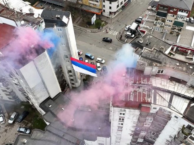 Заставу Српске подигли на 25 метара висине (фото: GSS Bijeljina/facebook) - 
