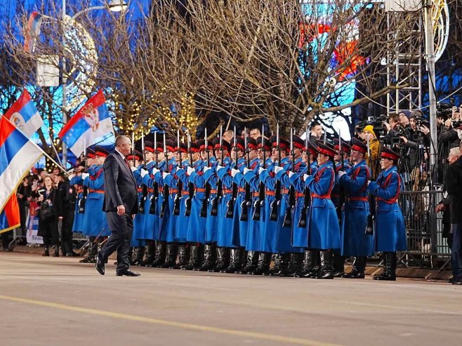Свечани дефиле Свечани дефиле - Фото: РТРС