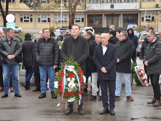 Приједор - полагање вијенаца Приједор - полагање вијенаца - Фото: СРНА