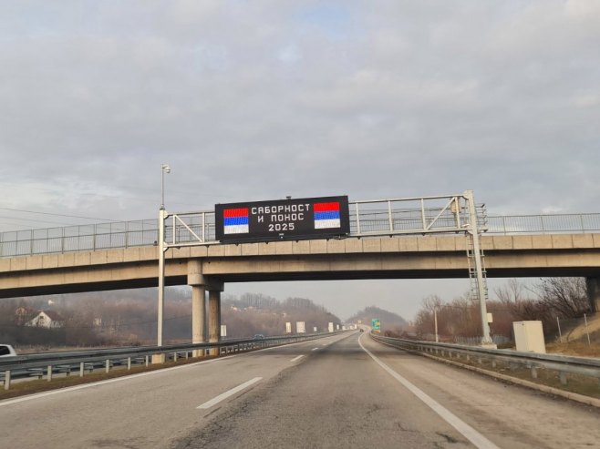 Честитке на аутопутевима - Фото: СРНА