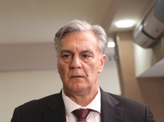 Синиша Каран Синиша Каран - Фото: predsjednikrs.rs/Borislav Zdrinja