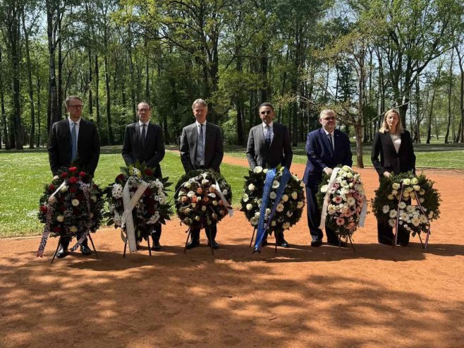 Делегација ЕУ - одата почаст жртвама Јасеновца - Фото: СРНА