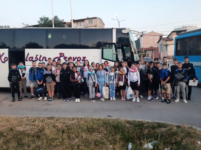 Град Зворник - Позив за пријаву породица домаћина у оквиру програма "Спојимо дјецу КиМ и Српске"