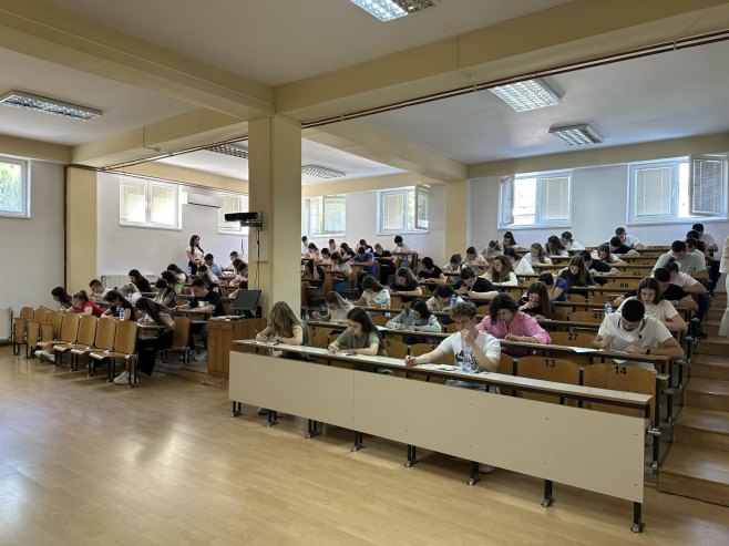Почели пријемни испити у другом уписном року на универзитетима у Бањалуци и Источном Сарајеву (ВИДЕО)