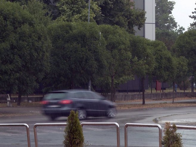 Сутра облачно с кишом и сусњежицом (ВИДЕО)