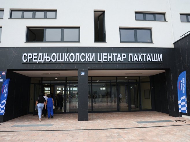 Средњошколски центар Лакташи Средњошколски центар Лакташи - Фото: ZIPAPHOTO/Borislav Zdrinja