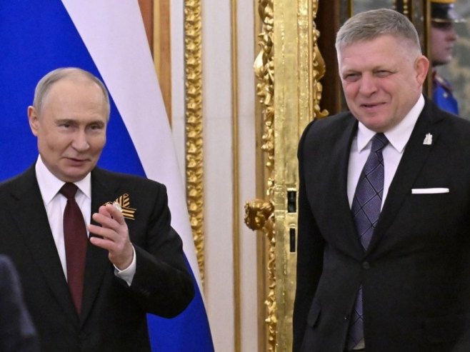 Путин и Фицо (Фото: EPA/ALEXANDER NEMENOV, илустрација) - 