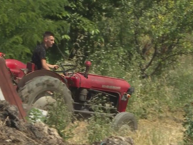 Радови на селу Радови на селу - Фото: РТРС