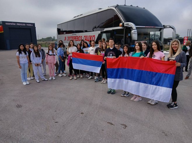 Дјеца из Гацка отпутовала у Србију - Фото: РТРС