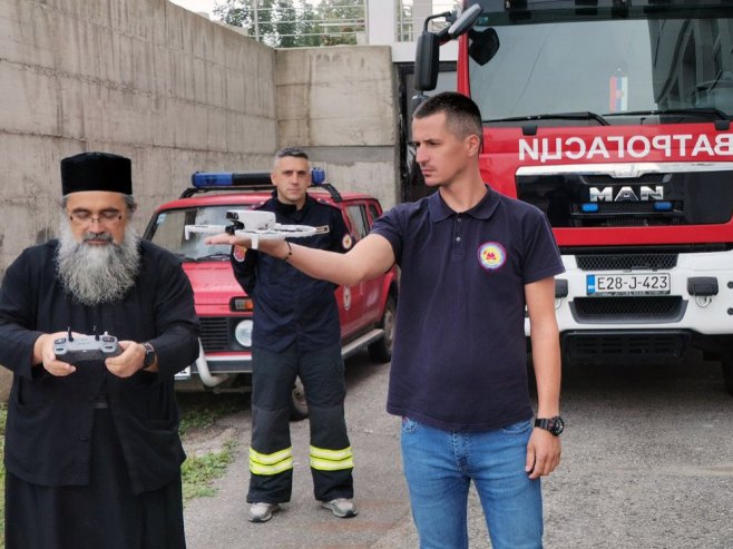 Ватрогасци Петрова добили дрон Ватрогасци Петрова добили дрон - Фото: СРНА