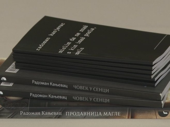 Књига "Продавница магле" - Фото: РТРС