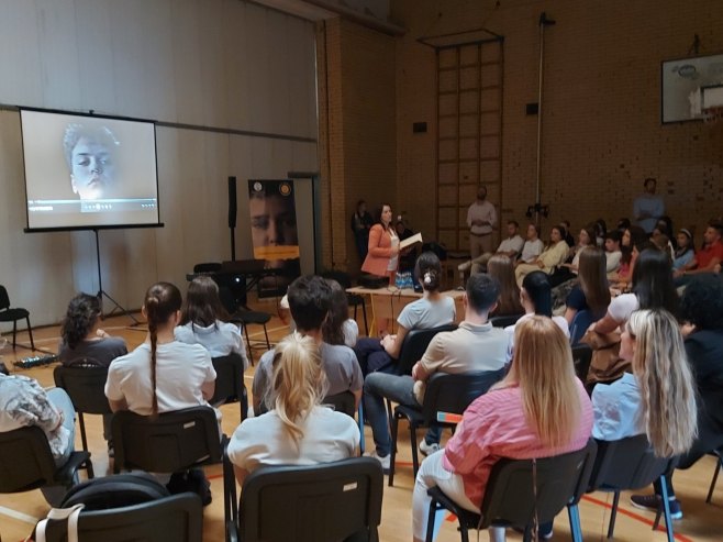 Креативна радионица у бањалучкој Гимназији Креативна радионица у бањалучкој Гимназији - Фото: РТРС