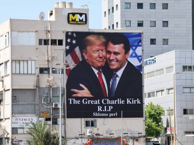 Трамп и Кирк на билборду (Фото: EPA/ABIR SULTAN EPA) Трамп и Кирк на билборду (Фото: EPA/ABIR SULTAN EPA) -