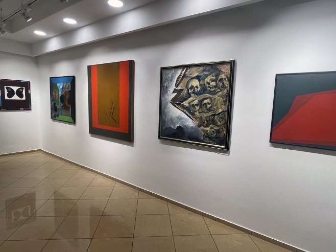 Приједор, изложба слика и скулптура Ликовне колоније Сићево - Фото: СРНА