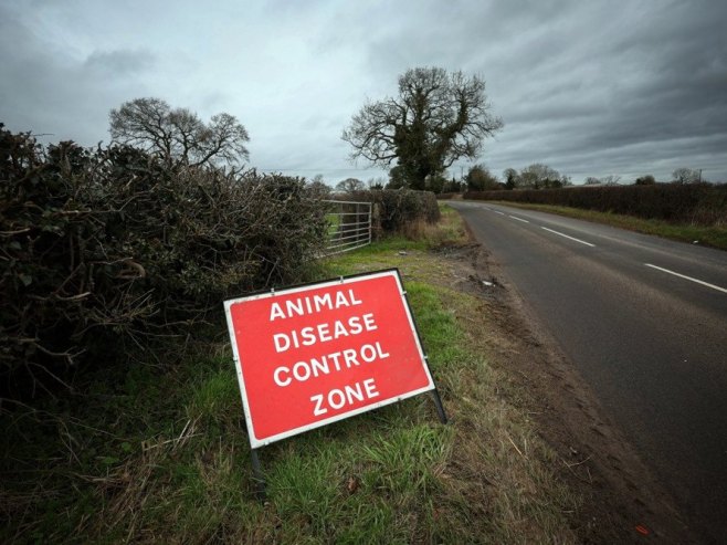 Упозорење - контролна зона (фото: EPA/ADAM VAUGHAN) Упозорење - контролна зона (фото: EPA/ADAM VAUGHAN) -