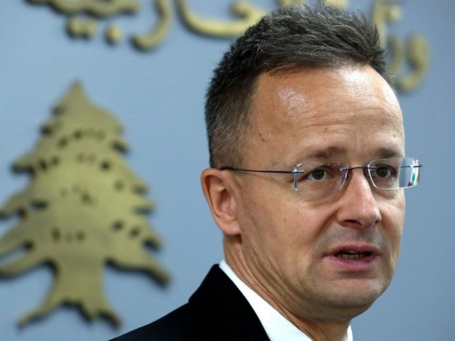 Петер Сијарто (фото: EPA/WAEL HAMZEH) - 