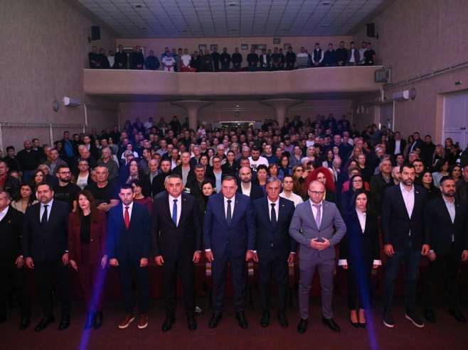 СНСД - разговор са грађанима Шамца (фото: banjaluka.net/aleksandarstupar) - 