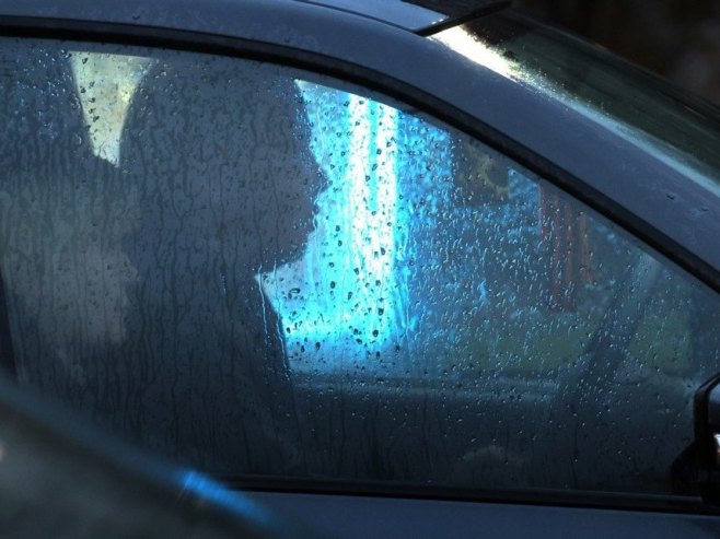 Возач (фото: EPA/MAXIM SHIPENKOV) Возач (фото: EPA/MAXIM SHIPENKOV) -