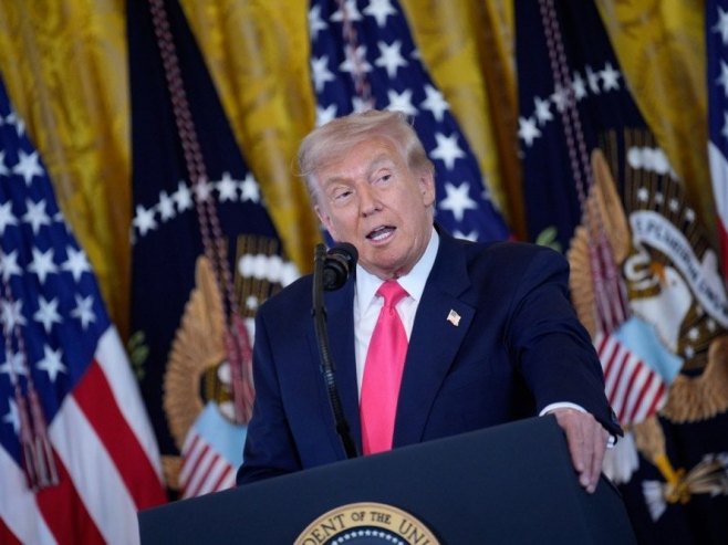 Доналд Трамп (фото: EPA/YURI GRIPAS) - 