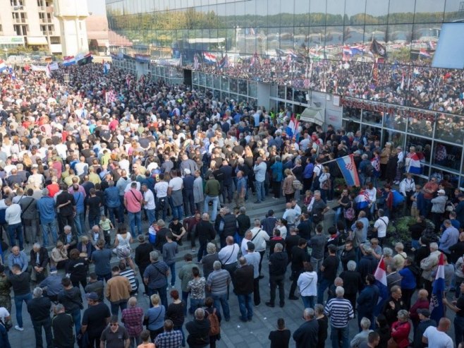 Протест ветерана (Фото: EPA/STRINGER/илустрација) - 