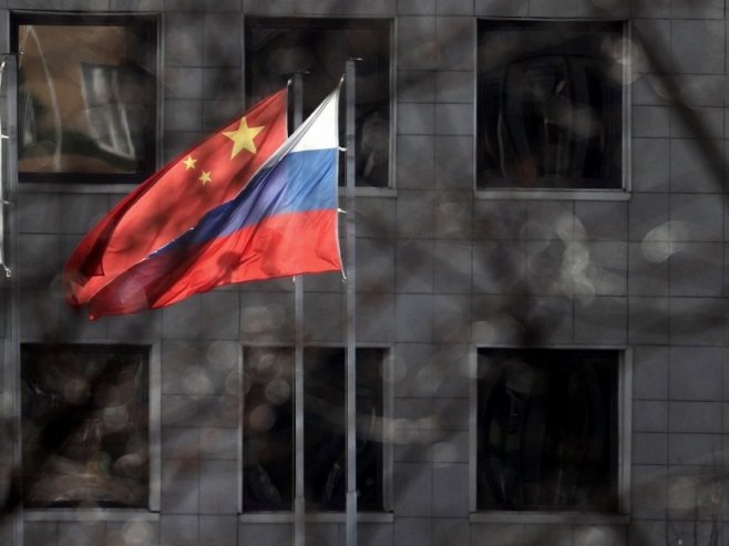 Русија и Кина (фото: EPA/MAXIM SHIPENKOV - илустрација) - 