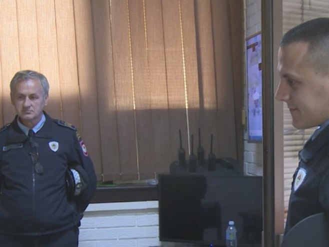 Отац и син успјешни полицајци Отац и син успјешни полицајци - Фото: РТРС