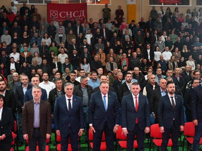 Милорад Додик и Синиша Каран у Мркоњић Граду (фото: banjaluka.net/aleksandarstupar) Милорад Додик и Синиша Каран у Мркоњић Граду (фото: banjaluka.net/aleksandarstupar) -