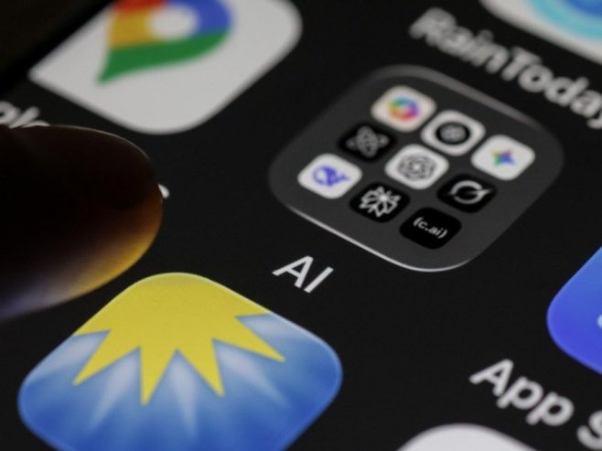 Вјештачка интелигенција (Фото: EPA/HANNIBAL HANSCHKE) - 